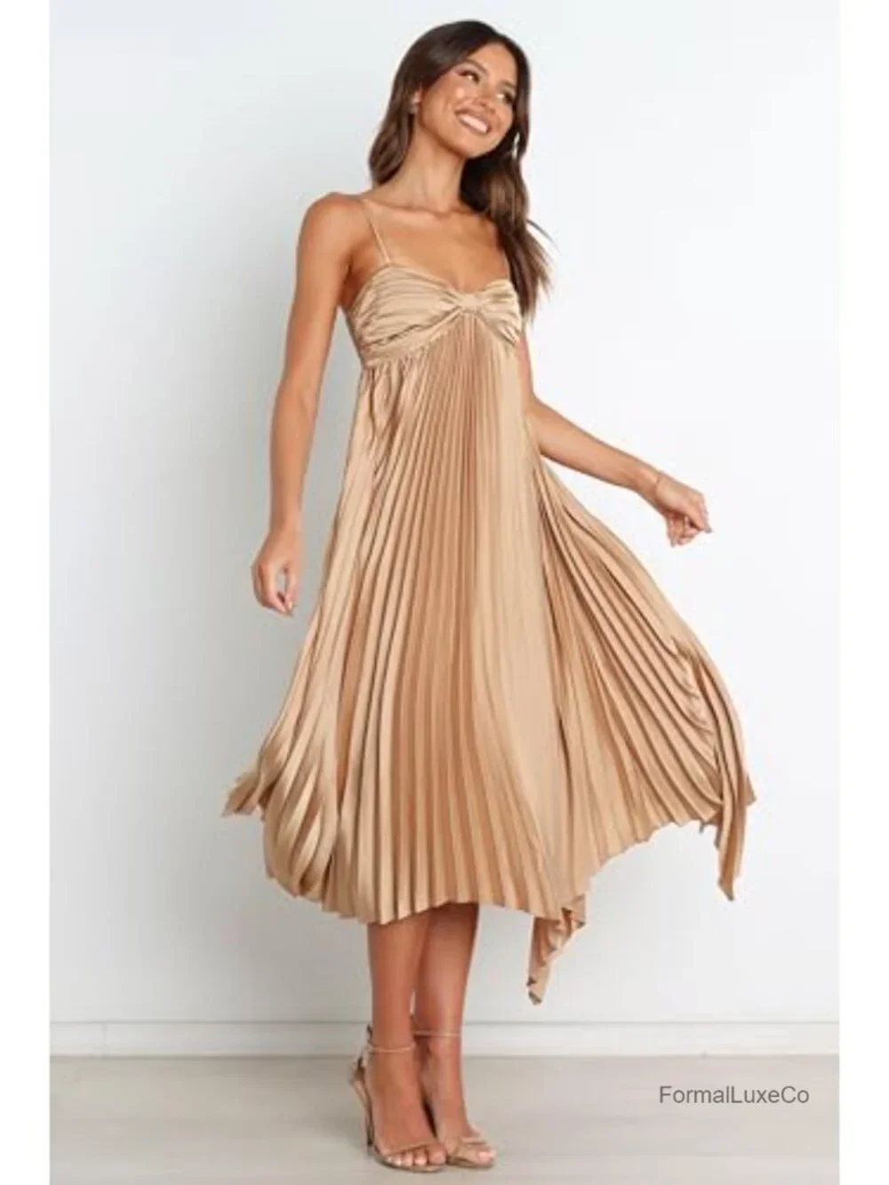 Midi Dress with Sweetheart Neckline and Adjustable Straps